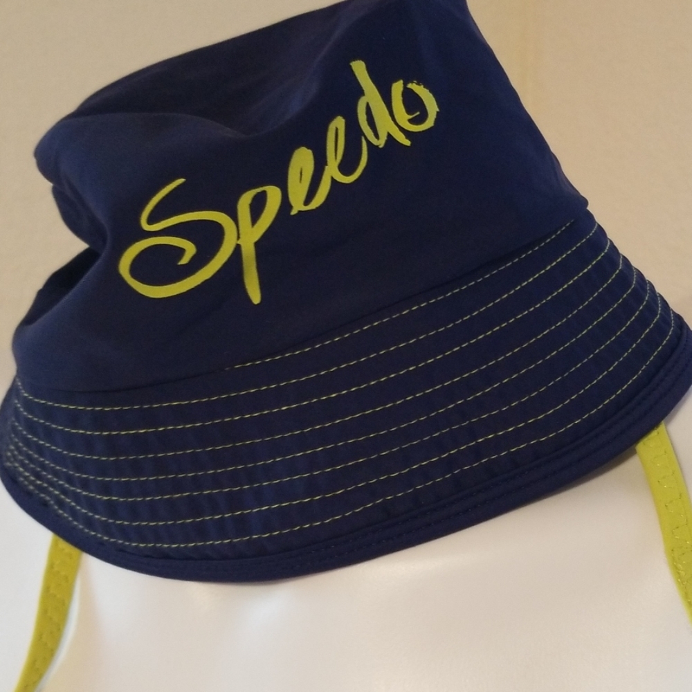 Speedo sun hat‎ uv50 blockthburn